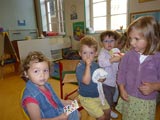 Les petits et tout petits découvrent leur classe