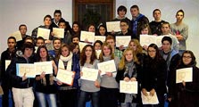 Les jeunes heureux d’avoir reçu leur tout premier diplôme.  Photo Marie-Chantal Daspres