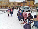 Visite à la bibliothèque sous la neige